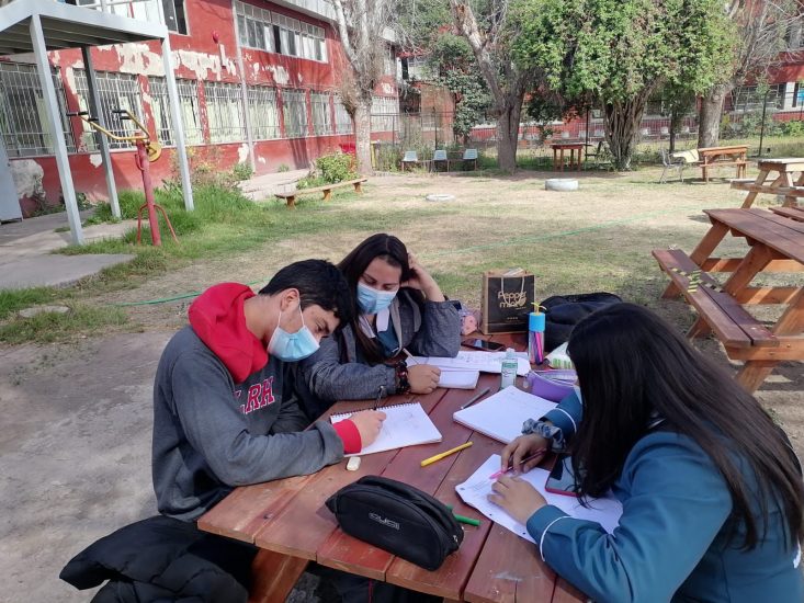 AIEP San Felipe y Escuela de Desarrollo Social implementan clínica móvil de psicopedagogía en Liceo Dr. Roberto Humeres