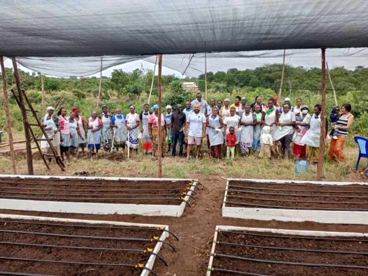 Mujeres en Kenia reciben material educativo innovador elaborado por estudiantes de AIEP