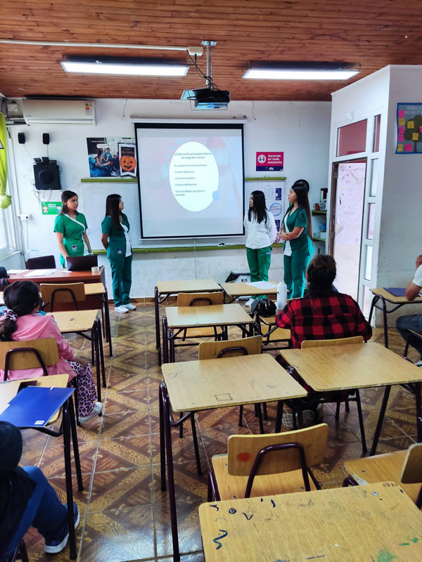 AIEP Rancagua ejecuta proyecto de VcM con la comunidad escolar de Escuela Hijos del Sol