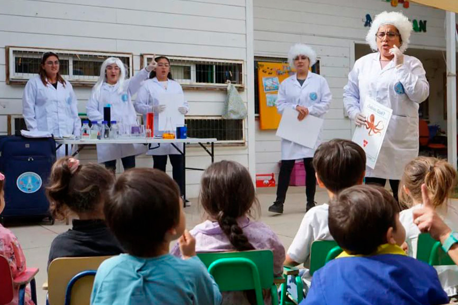 Estudiantes impulsan innovador proyecto que promueve la ciencia en preescolares