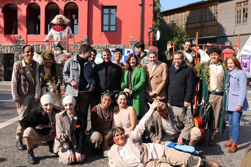 La Fiesta del Teatro AIEP se tomó las calles del Barrio Bellavista