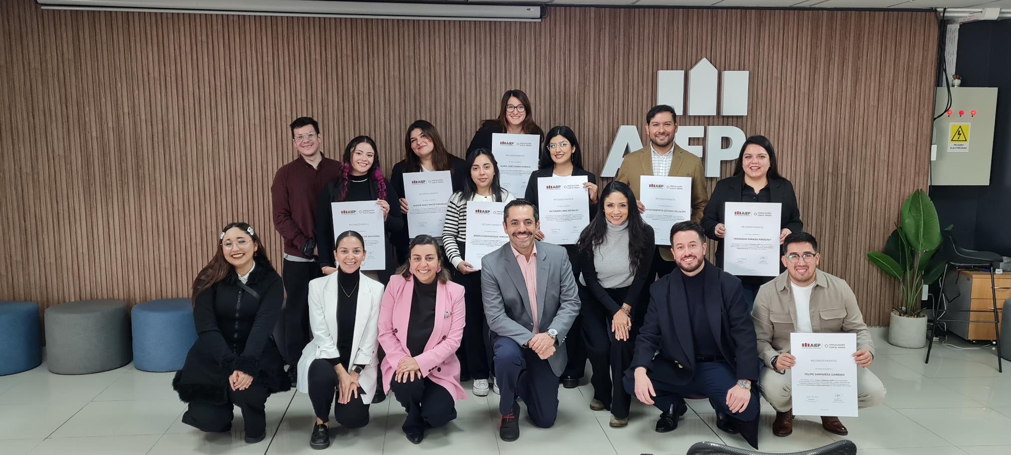 ViveVinculación 2025: Reconocimiento a titulados destacados