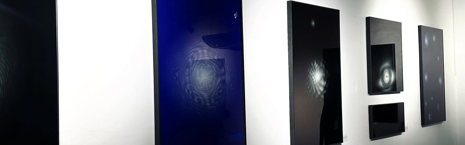 «Cosmos»: Exposición de Arturo Fermandois fusiona arte, geometría y tecnología