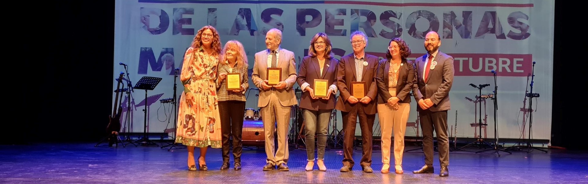 SENAMA reconoce a AIEP por su contribución a la formación de cuidadoras informales